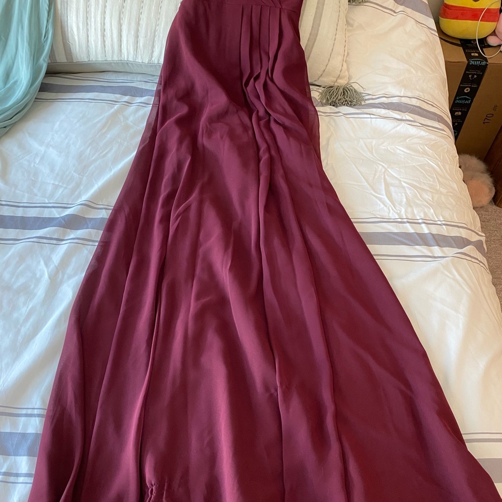 Elegant Burgundy Maxi Dress